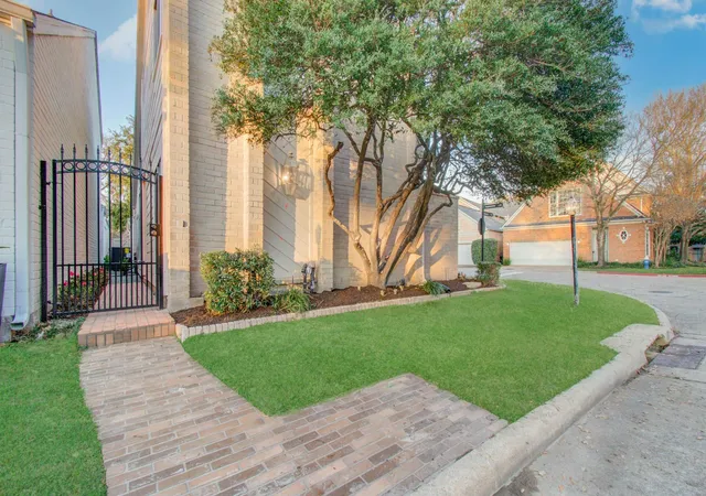 Homes for sale in Houston, TX | 9582 Doliver Dr, Houston, TX 77063 | MLS# 38500513