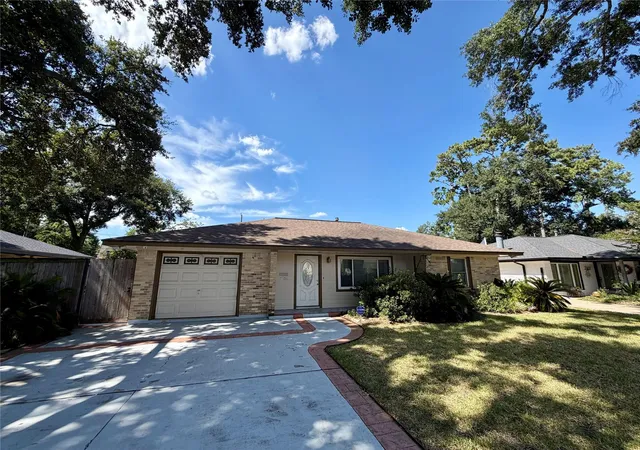 3rd image of 2106 Woodcrest Dr, Houston, TX 77018 | MLS# 22406721