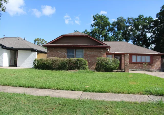 Photo 1 of Single family home for sale at 13819 Crosshaven Dr, Houston, TX 77015 | MLS# 40244020 | Listing updated on 2026-09-18