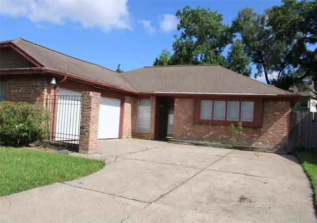 Photo 2 of Single family home for sale at 13819 Crosshaven Dr, Houston, TX 77015 | MLS# 40244020 | Listing updated on 2026-09-18