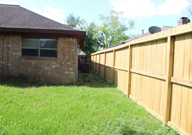 Photo 4 of Single family home for sale at 13819 Crosshaven Dr, Houston, TX 77015 | MLS# 40244020 | Listing updated on 2026-09-18