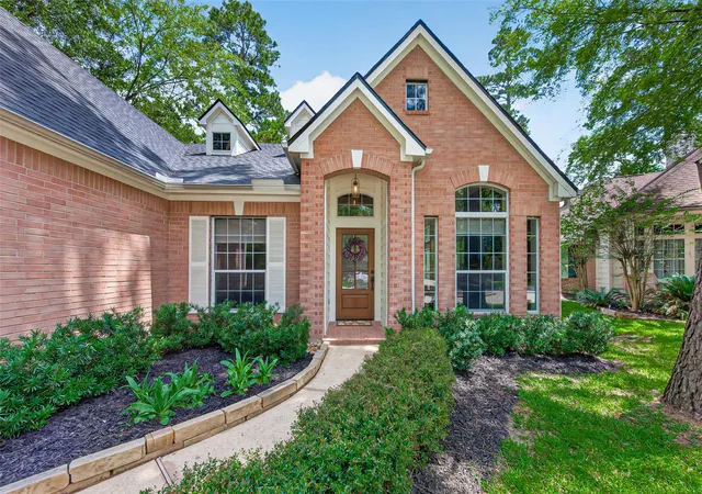 Photo 2 of Single family home for sale at 10 Belcarra Pl, Spring, TX 77382 | MLS# 50231175 | Listing updated on 2026-09-14