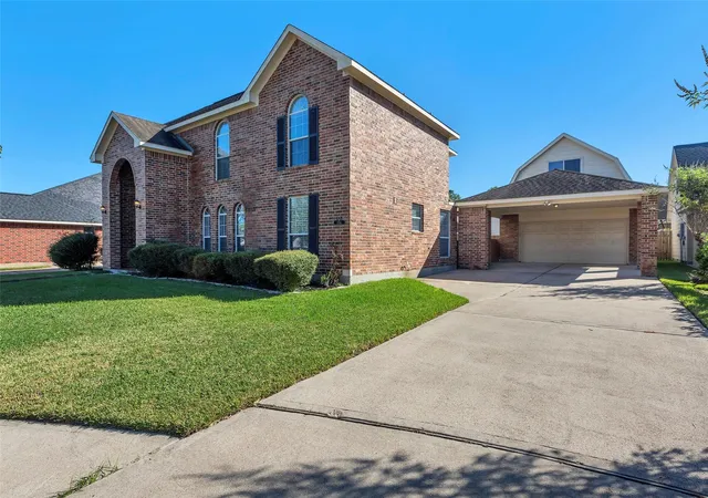 Photo 2 of Single family home for sale at 11514 Tara Pl, Pearland, TX 77584 | MLS# 38209335 | Listing updated on 2026-09-11