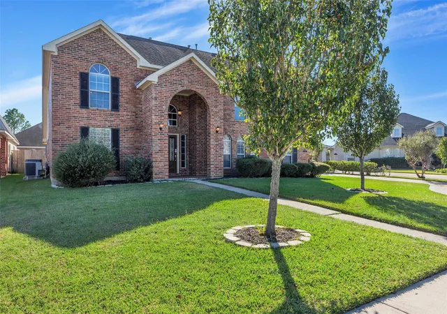 Photo 3 of Single family home for sale at 11514 Tara Pl, Pearland, TX 77584 | MLS# 38209335 | Listing updated on 2026-09-11