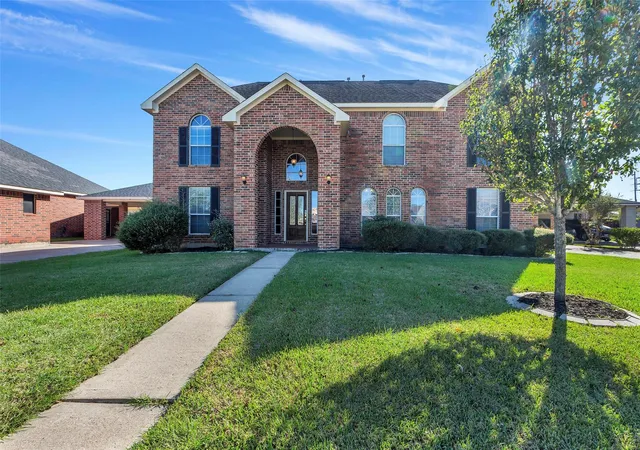 Photo 3 of Single family home for sale at 11514 Tara Pl, Pearland, TX 77584 | MLS# 38209335 | Listing updated on 2026-09-11