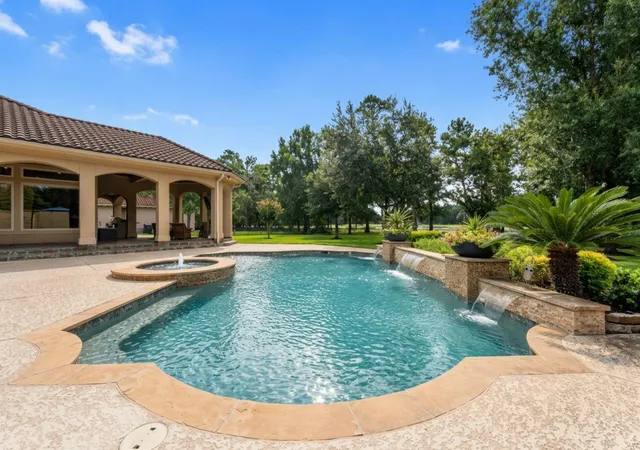 3rd image of 28427 Woodsons Lake Dr, Spring, TX 77386 | MLS# 34105125