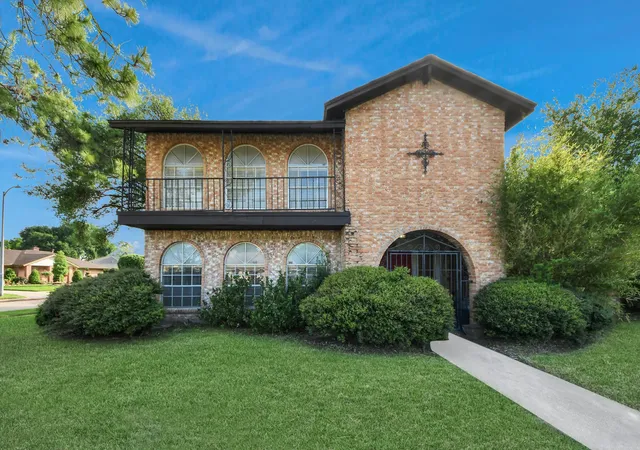 3rd image of 12203 Wrenthorpe Dr, Houston, TX 77031 | MLS# 72914146