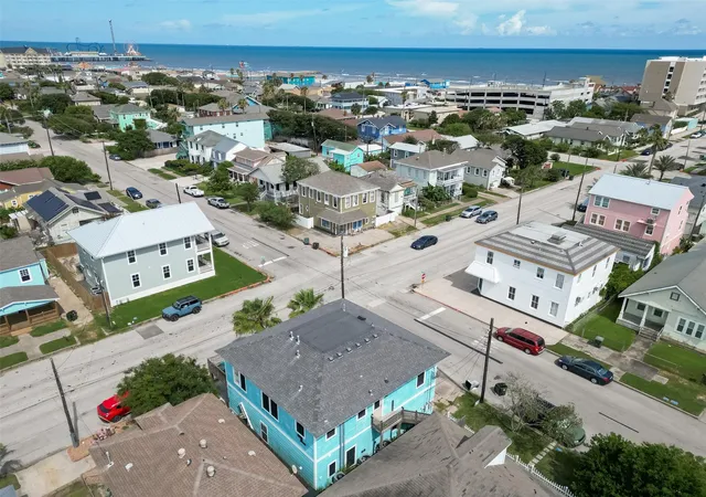 Photo 2 of Multi family home for sale at 2223 33rd Street, Galveston, TX 77550 | MLS# 27994988 | Listing updated on 2026-08-18