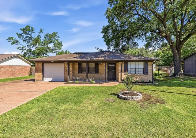 Homes for sale in Madisonville, TX | 108 W Viser St, Madisonville, TX 77864 | MLS# 97814095