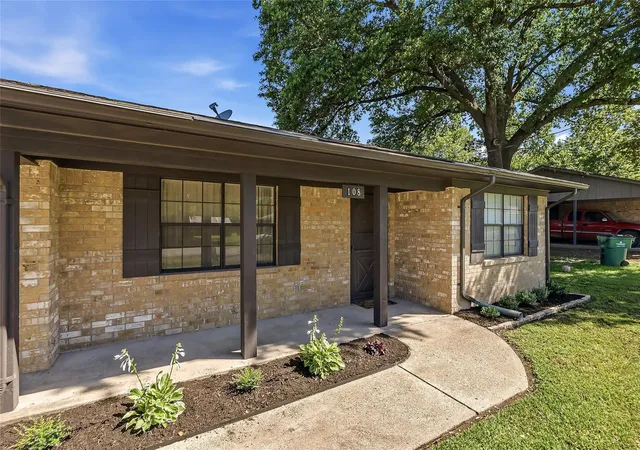 Homes for sale in Madisonville, TX | 108 W Viser St, Madisonville, TX 77864 | MLS# 97814095