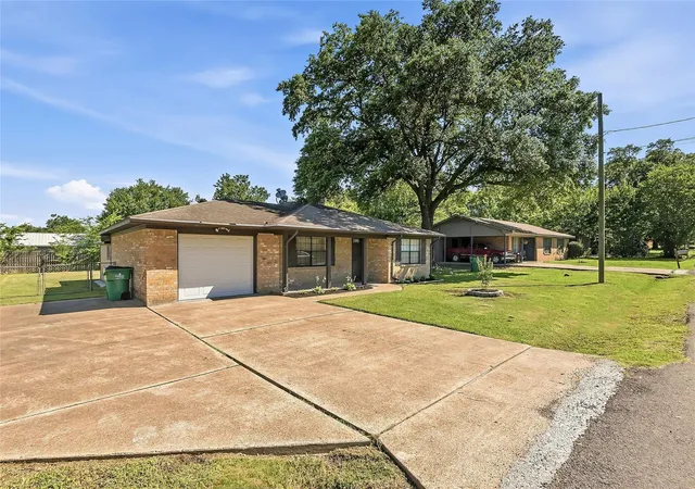 Homes for sale in Madisonville, TX | 108 W Viser St, Madisonville, TX 77864 | MLS# 97814095