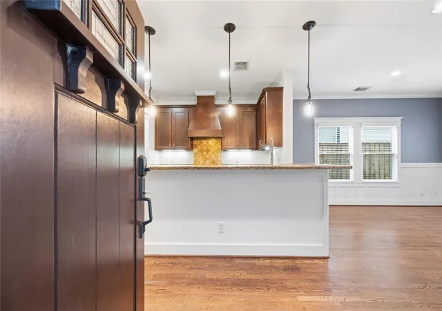 Photo 3 of Sale Pending at 1505 Prince St, Houston, TX 77008 | MLS# 42904110 | Listing updated on 2026-09-10