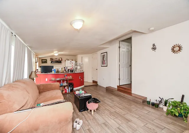 2nd image of 2501 Truxillo St, Houston, TX 77004
