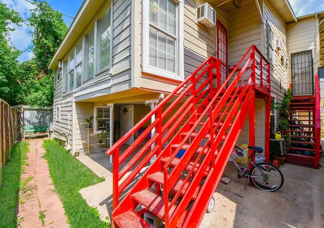 3rd image of 2501 Truxillo St #1-7, Houston, TX 77004 | MLS# 7873636