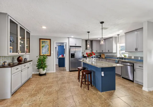 1st image of 1002 Washington St, Brenham, TX 77833 | MLS# 44463480