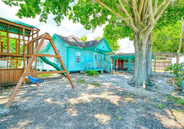 Photo 3 of Single family home for sale at 323 Ave J, Baytown, TX 77520 | MLS# 38753747 | Listing updated on 2026-06-25