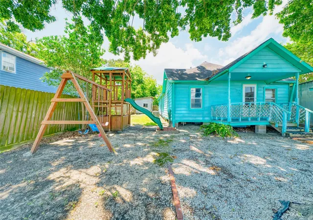 Photo 4 of Single family home for sale at 323 Ave J, Baytown, TX 77520 | MLS# 38753747 | Listing updated on 2026-06-25