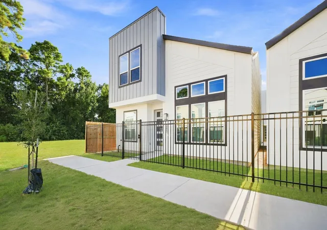 3rd image of 6063 Cebra St, Houston, TX 77091 | MLS# 6204388