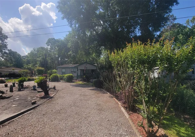Photo 2 of Single family home for sale at 17822 Shaw Cir, Conroe, TX 77302 | MLS# 36259386 | Listing updated on 2026-08-10