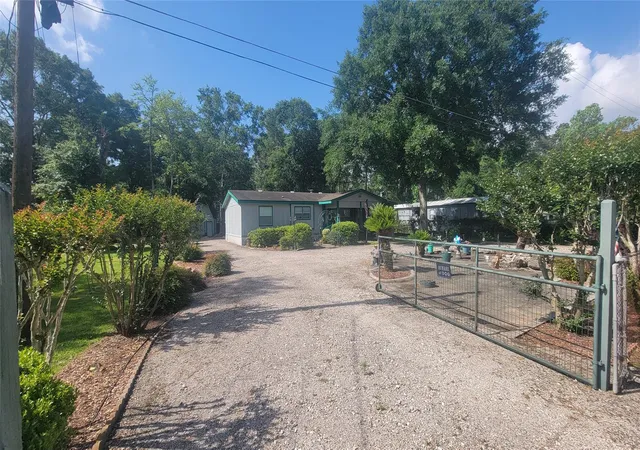 Photo 3 of Single family home for sale at 17822 Shaw Cir, Conroe, TX 77302 | MLS# 36259386 | Listing updated on 2026-08-10