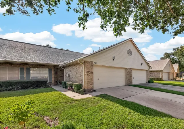 Homes for sale in Pearland, TX | 911 Woodfern Glen Ln, Pearland, TX 77584 | MLS# 91251180