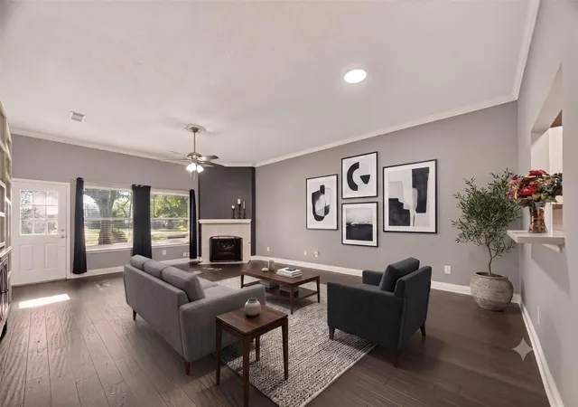 3rd image of 911 Woodfern Glen Ln, Pearland, TX 77584 | MLS# 91251180