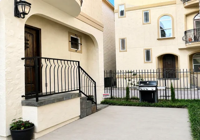 Photo 3 of Single family home for sale at 1241 W 24th Street #C, Houston, TX 77008 | MLS# 77139162 | Listing updated on 2026-09-17
