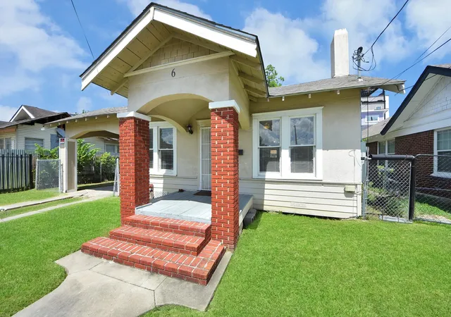 Photo 1 of Single family home for sale at 6 Jenkins St, Houston, TX 77003 | MLS# 93749663 | Listing updated on 2026-09-04