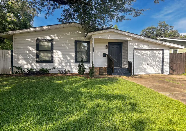 1st image of 306 Azalea St, Lake Jackson, TX 77566 | MLS# 18533096