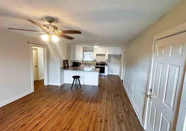 2nd image of 306 Azalea St, Lake Jackson, TX 77566 | MLS# 18533096