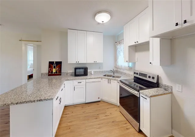 Photo 3 of Single family home for sale at 306 Azalea St, Lake Jackson, TX 77566 | MLS# 18533096 | Listing updated on 2026-09-03