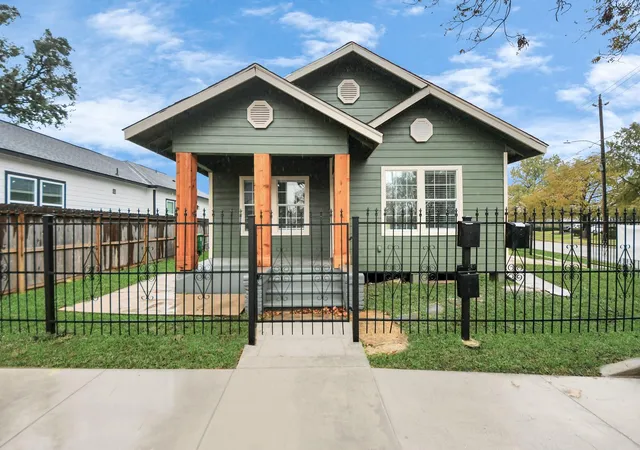 1st image of 4102 Engelke St, Houston, TX 77003 | MLS# 72829081