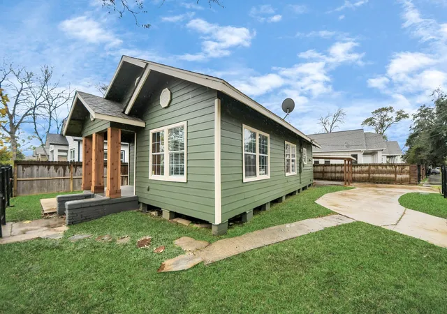3rd image of 4102 Engelke St, Houston, TX 77003 | MLS# 72829081