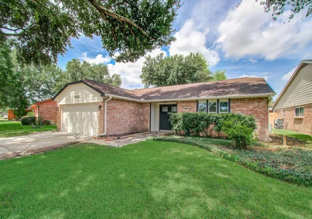 Photo 3 of Single family home for sale at 11223 Voltaire Dr, Houston, TX 77065 | MLS# 75965915 | Listing updated on 2026-09-17