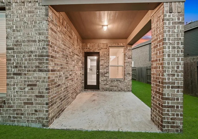 3rd image of 12808 Narrow Cove Dr, La Marque, TX 77568 | MLS# 37591389