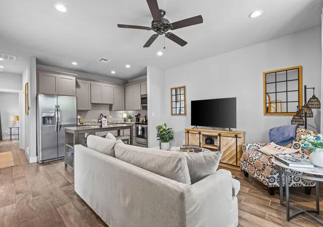 Listing Photo 4 - Condo for sale in building located at 502 S Eagle St, Fredericksburg, TX 78624 - Unit #202