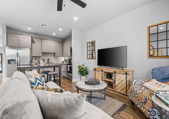 Listing Photo 5 - Condo for sale in building located at 502 S Eagle St, Fredericksburg, TX 78624 - Unit #202