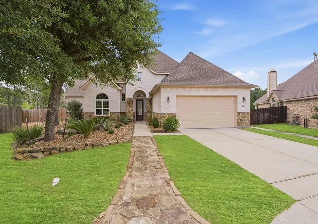 Single family home for sale at 8403 Greenridge Manor Ln, Spring, TX 77389 | MLS# 40517134