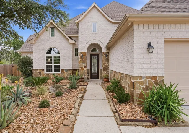 Photo 3 of Single family home for sale at 8403 Greenridge Manor Ln, Spring, TX 77389 | MLS# 40517134 | Listing updated on 2026-04-28