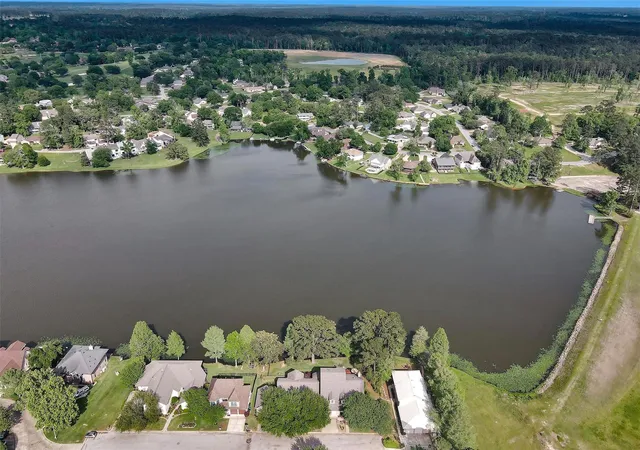 2nd image of 1502 Wimbledon Dr, Huntsville, TX 77340 | MLS# 45449574