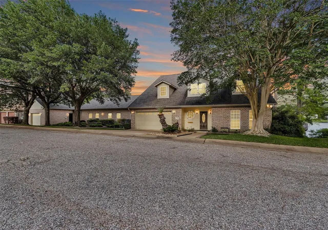 4th image of 1502 Wimbledon Dr, Huntsville, TX 77340 | MLS# 45449574