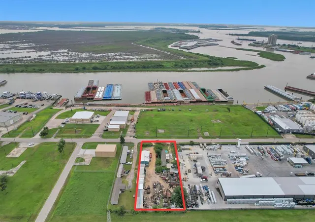 2nd image of 908 Lakeside Dr, Channelview, TX 77530 | MLS# 25800957