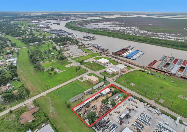 3rd image of 908 Lakeside Dr, Channelview, TX 77530 | MLS# 25800957