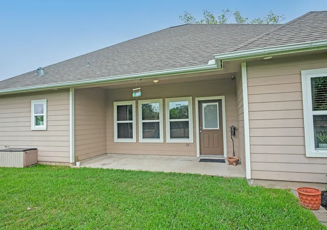 31st image of 512 Wellshire, West Columbia, TX 77486 | MLS# 68228371