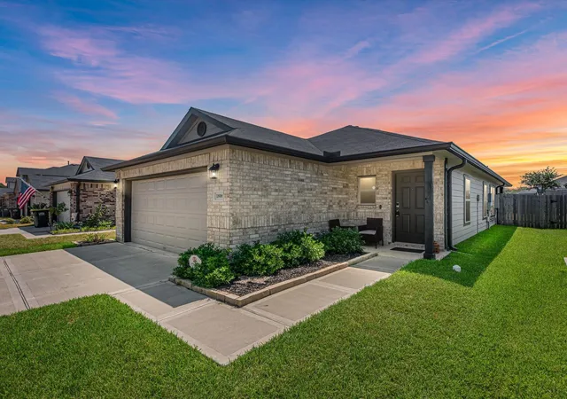 Single family home for sale at 1806 Brushy Cedar Dr, Conroe, TX 77301 | MLS# 26934965