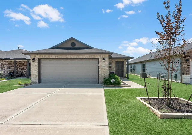 Photo 3 of Single family home for sale at 1806 Brushy Cedar Dr, Conroe, TX 77301 | MLS# 26934965 | Listing updated on 2026-08-29