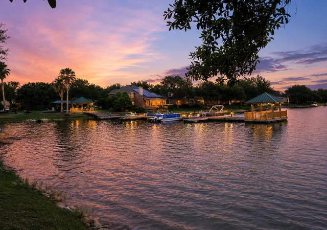 2nd image of 4018 Crystal Lake Cir N, Pearland, TX 77584 | MLS# 77749302