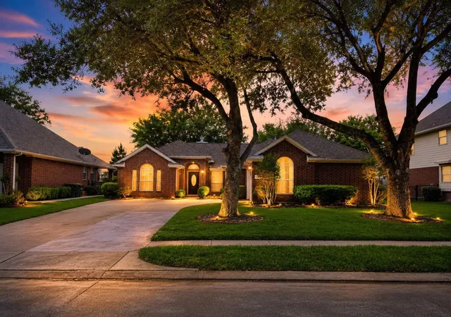 3rd image of 4018 Crystal Lake Cir N, Pearland, TX 77584 | MLS# 77749302