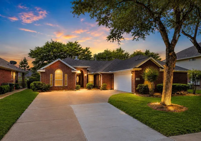 4th image of 4018 Crystal Lake Cir N, Pearland, TX 77584 | MLS# 77749302