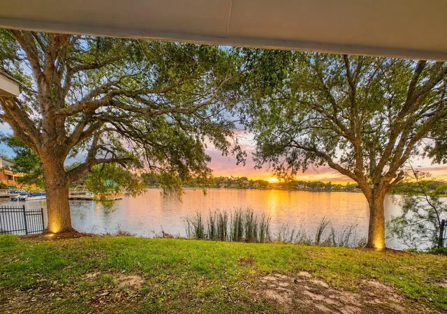 5th image of 4018 Crystal Lake Cir N, Pearland, TX 77584 | MLS# 77749302